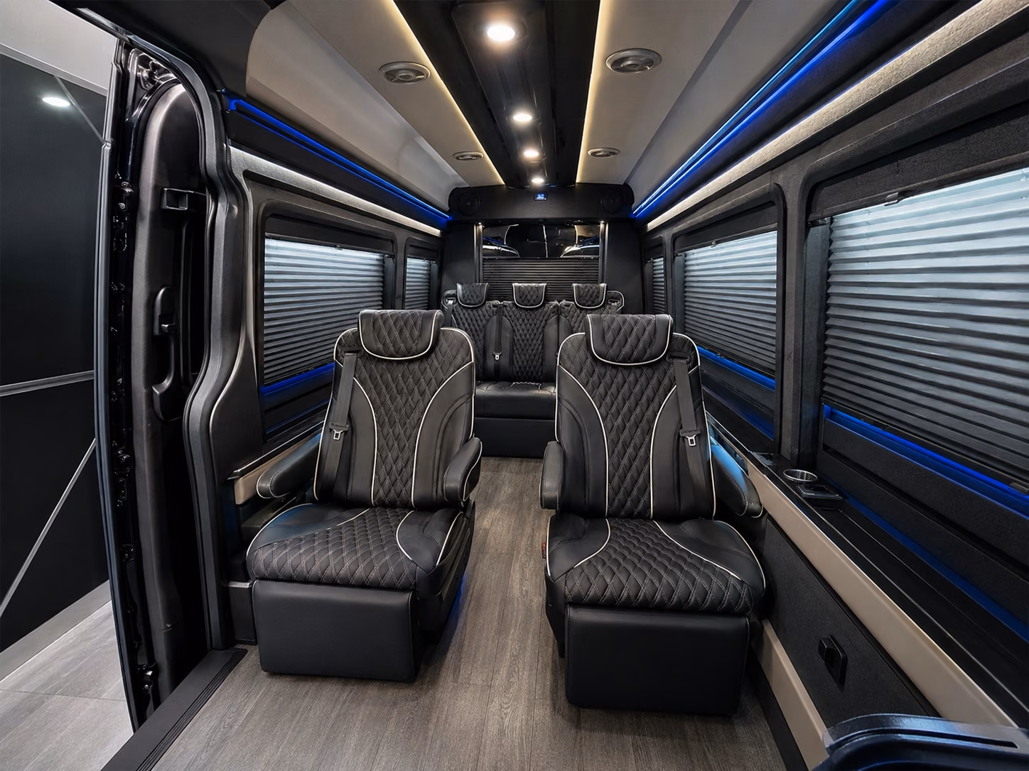 airport shuttle buses for large groups reunions and sports teams