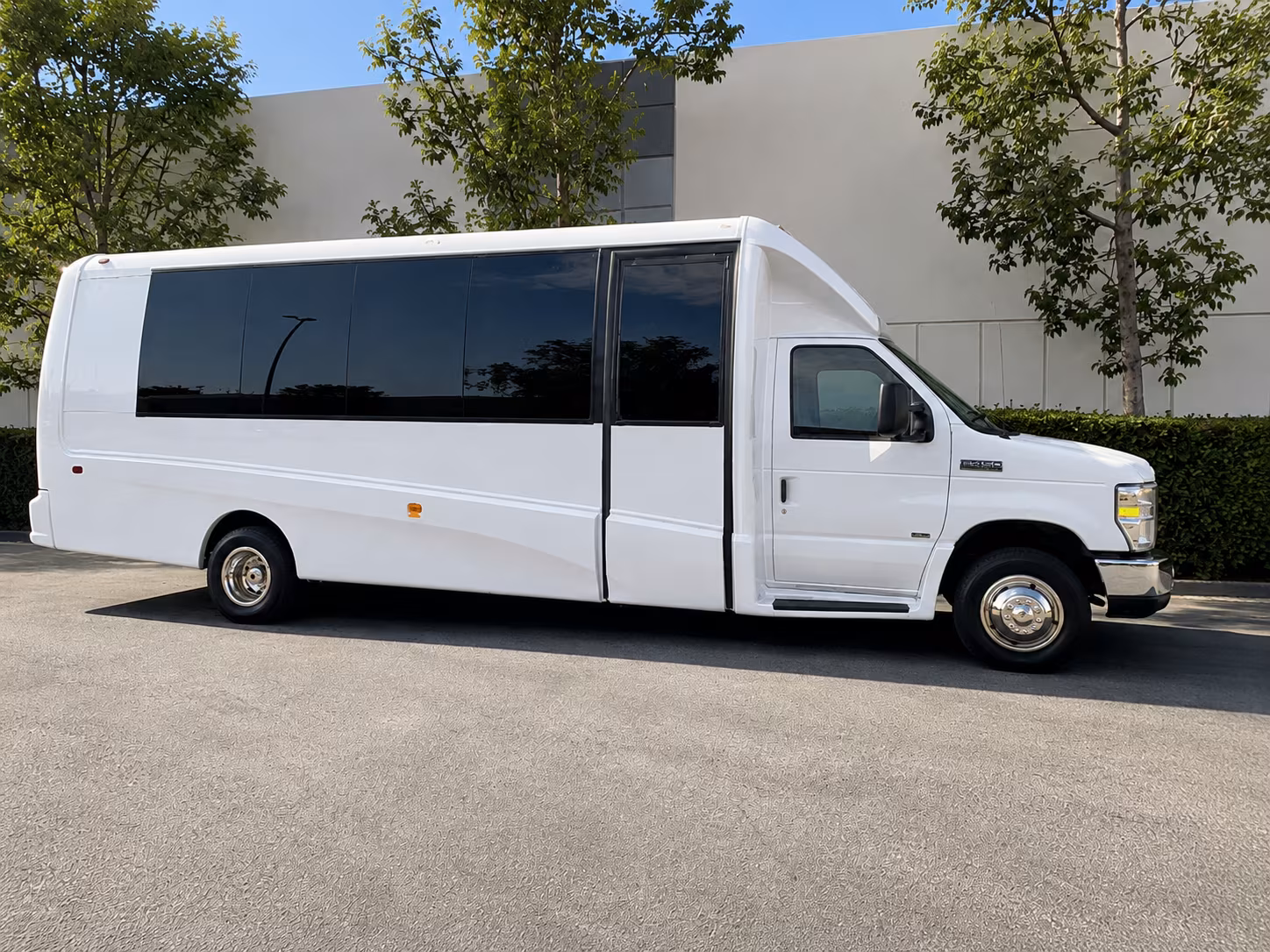 corporate airport transfer buses between queen creek and phx or aza